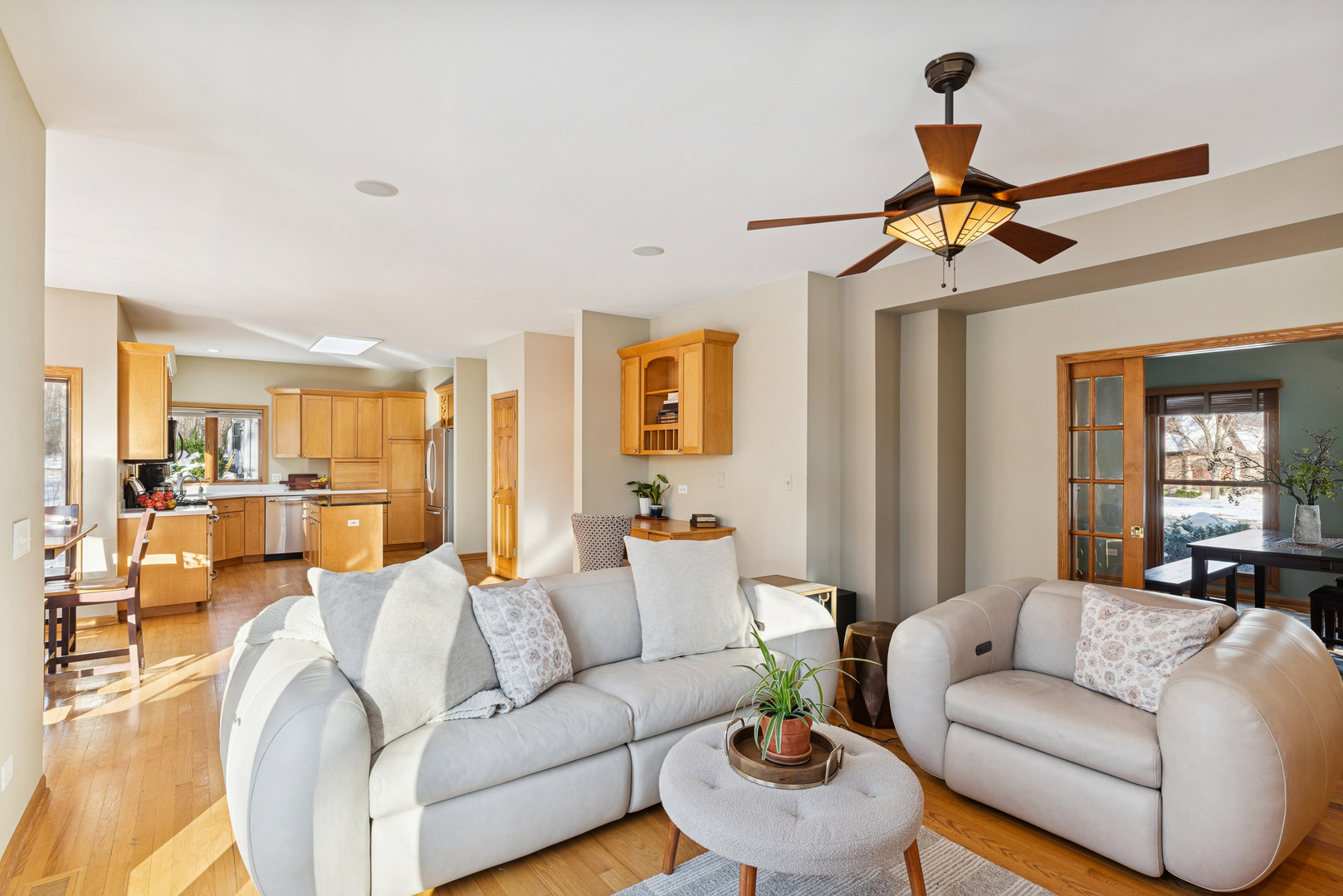 600 Crosswind Lane, Lindenhurst, IL 60046