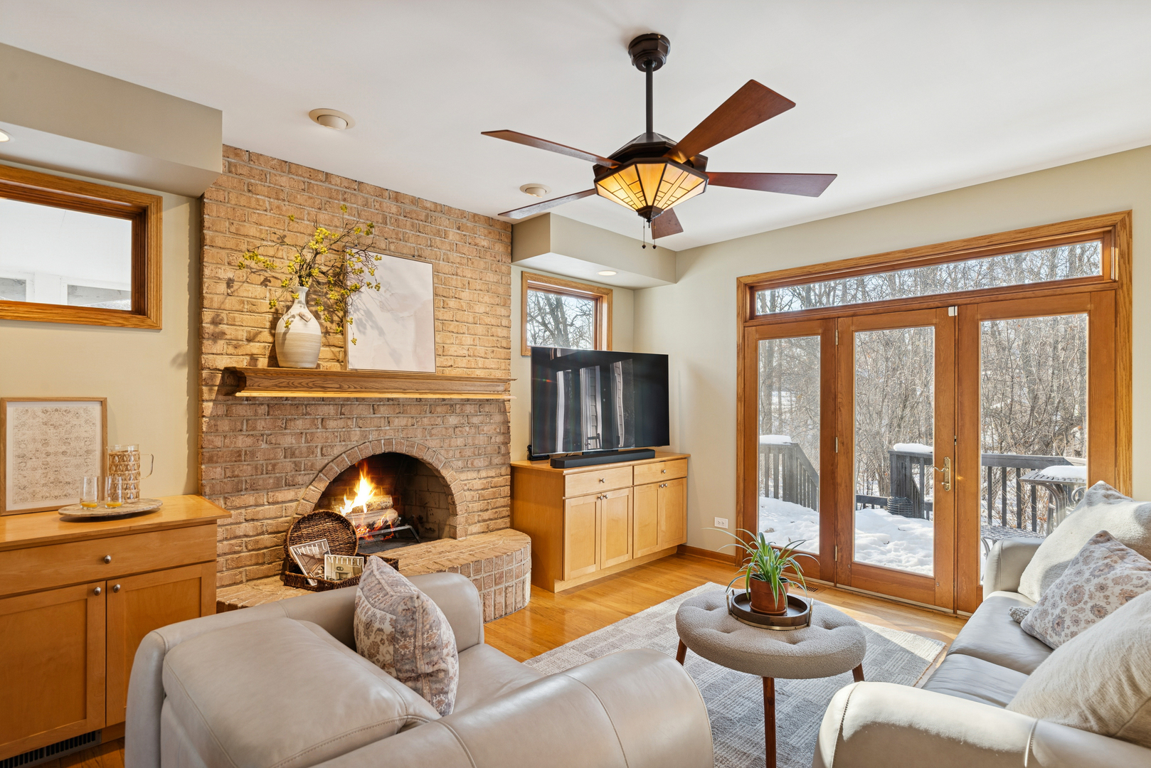 600 Crosswind Lane, Lindenhurst, IL 60046