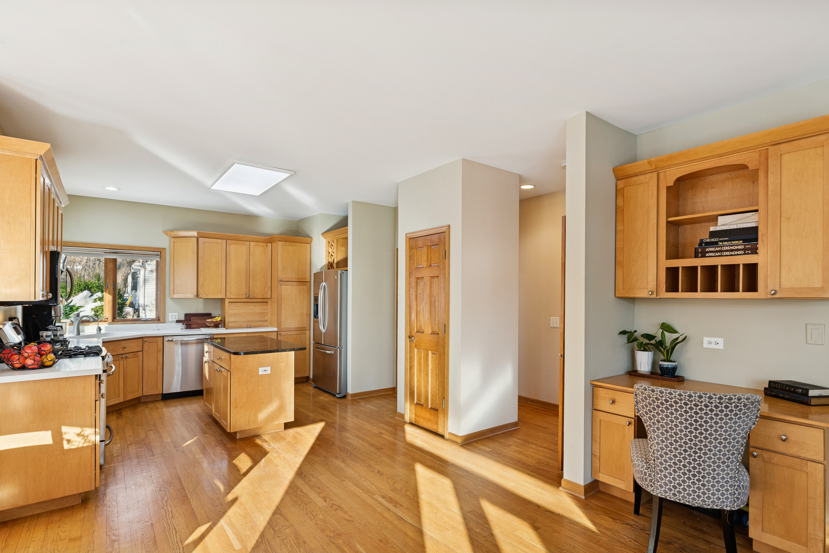 600 Crosswind Lane, Lindenhurst, IL 60046