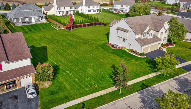 5259 Greenshire Circle, Lake In The Hills, IL 60156