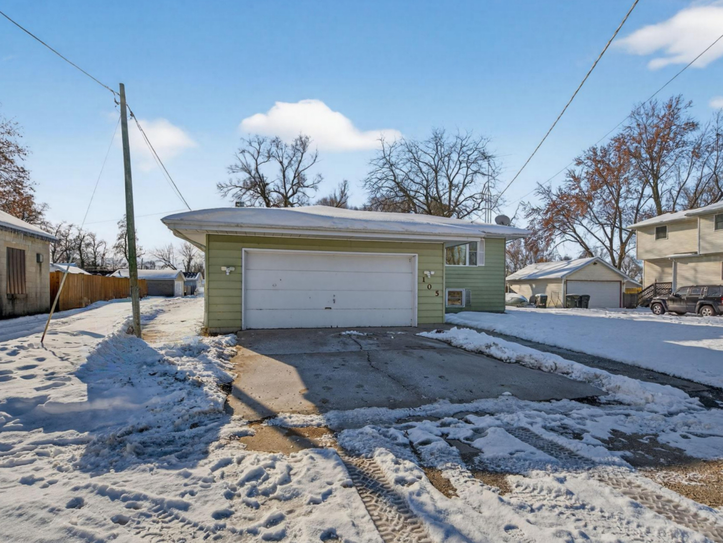 105 W Oak Street, Coal City, IL 60416