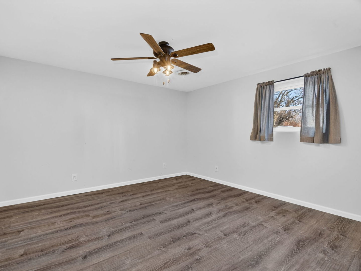 105 W Oak Street, Coal City, IL 60416