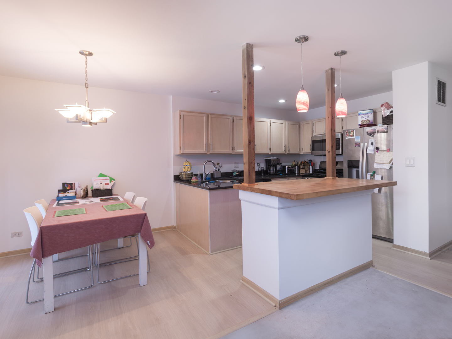 2 Willow Bridge Way, Bloomingdale, IL 60108