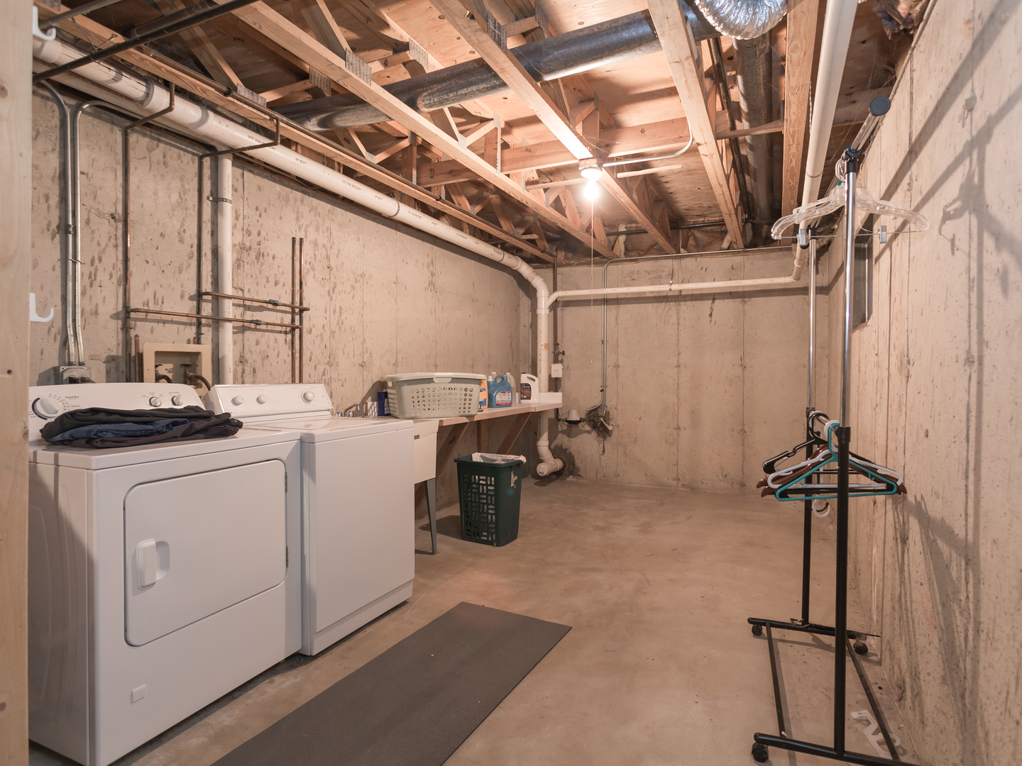 2 Willow Bridge Way, Bloomingdale, IL 60108