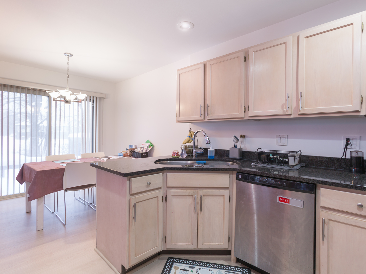 2 Willow Bridge Way, Bloomingdale, IL 60108