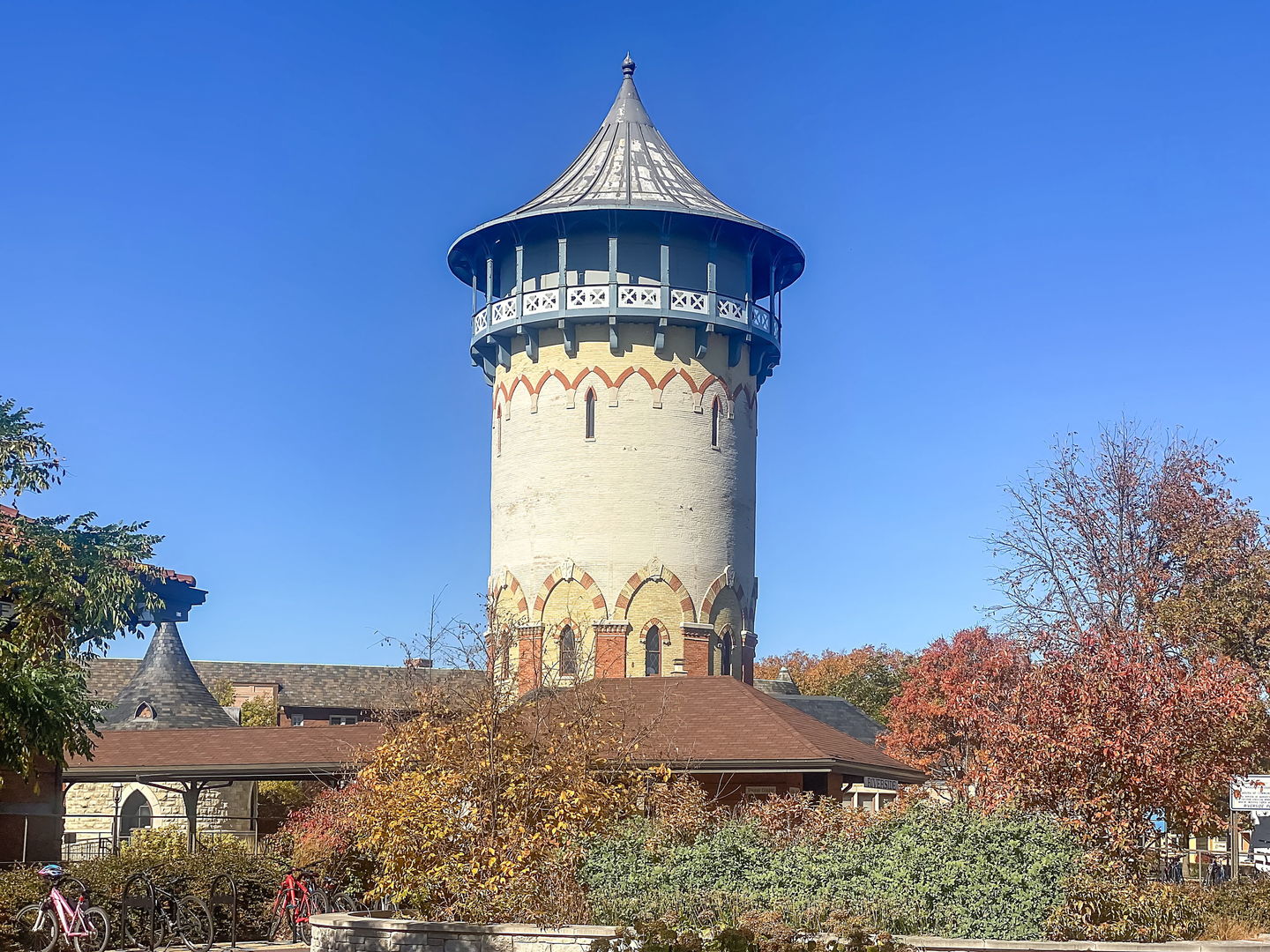 172 Olmsted Road, Riverside, IL 60546