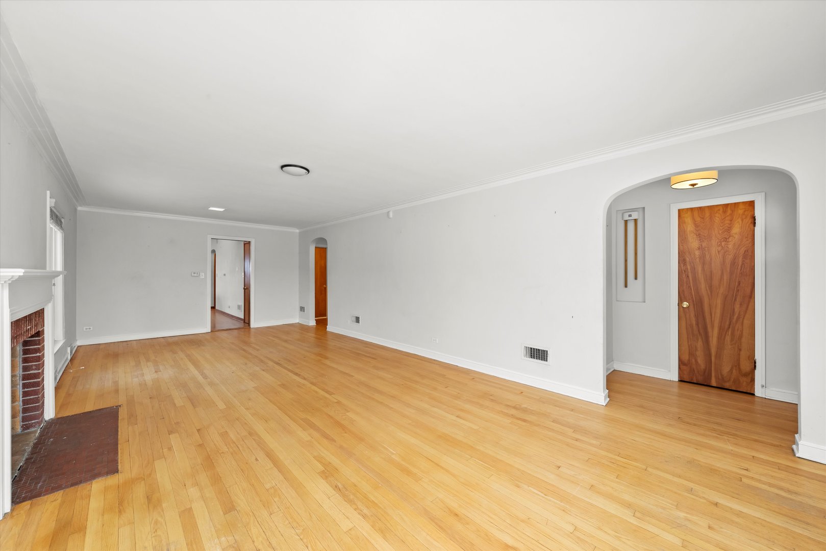 9923 S Claremont Avenue, Chicago, IL 60643