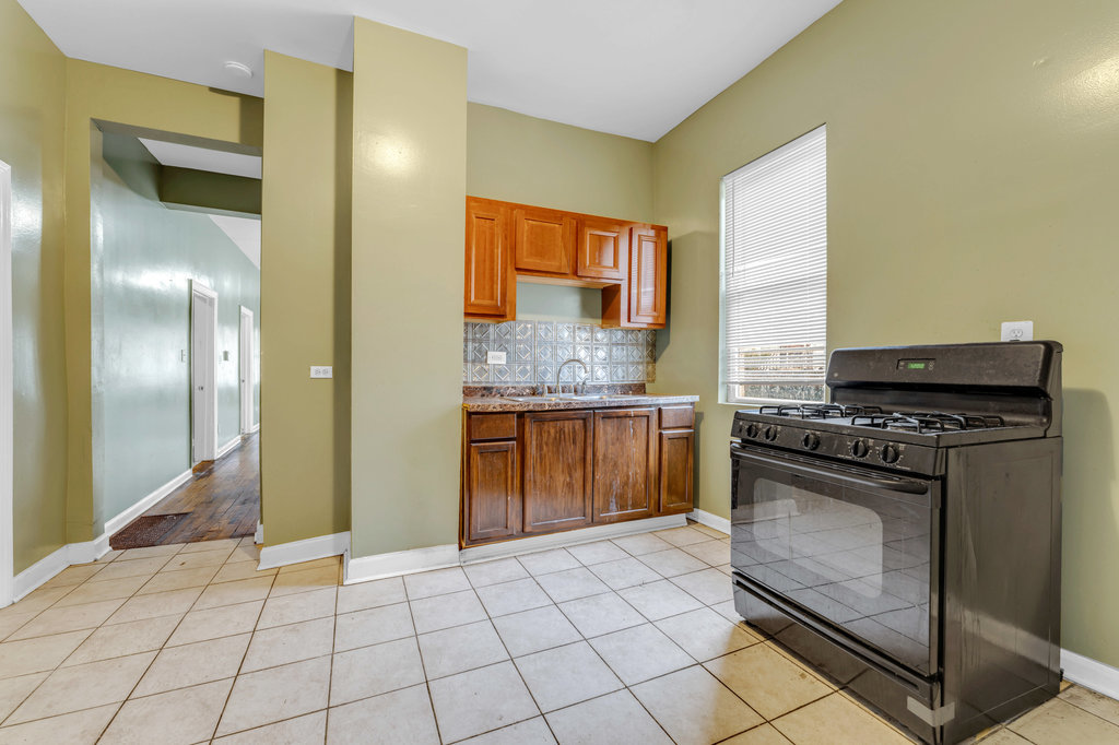 3011 E 80th Street, Chicago, IL 60617