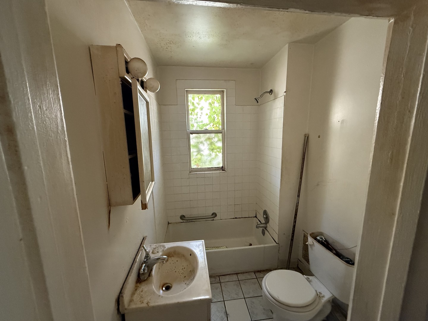 10547 S Corliss Avenue, Chicago, IL 60628