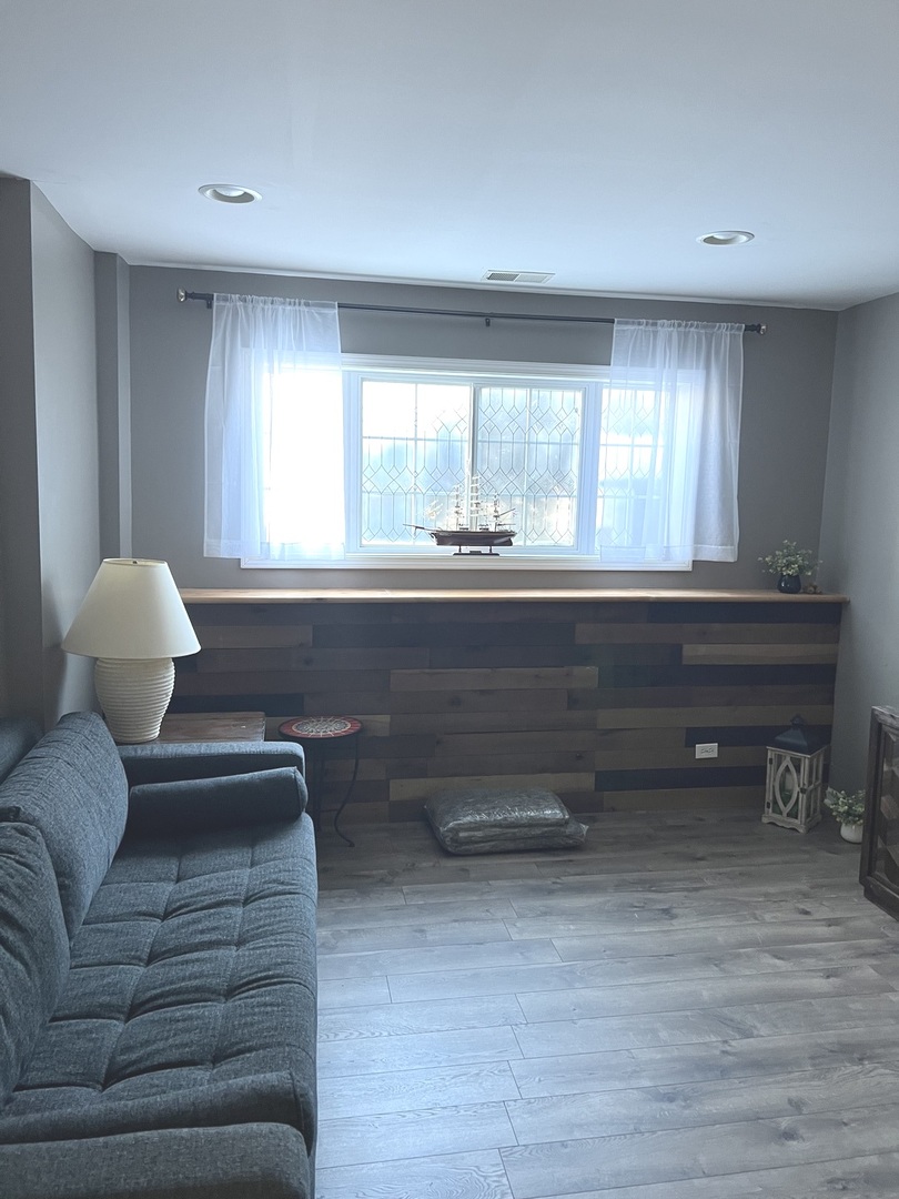 2233 Dawson Lane, Algonquin, IL 60102