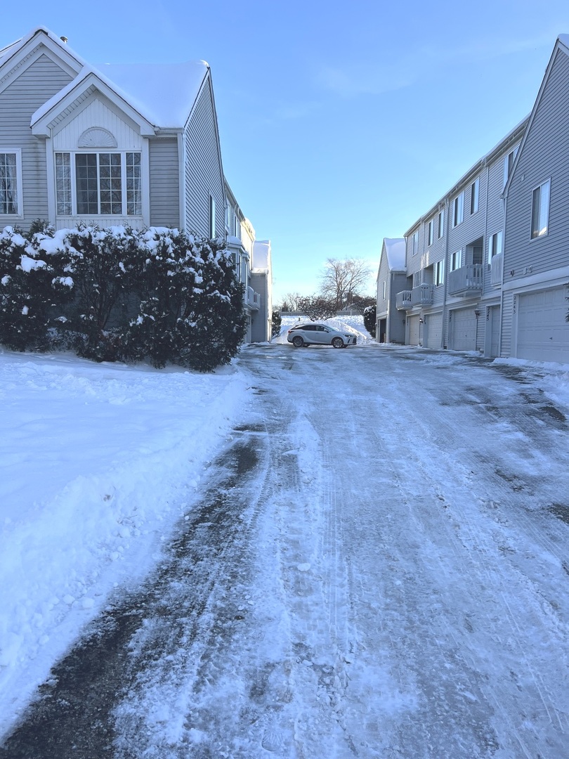 2233 Dawson Lane, Algonquin, IL 60102