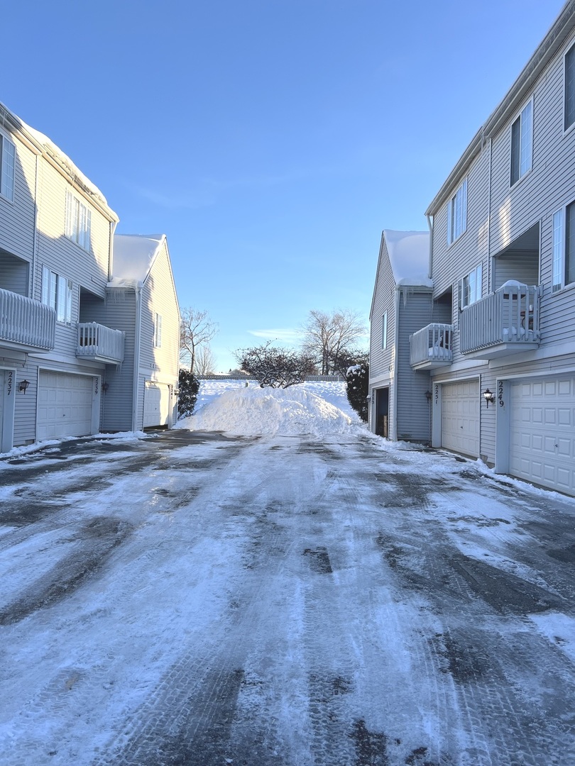 2233 Dawson Lane, Algonquin, IL 60102