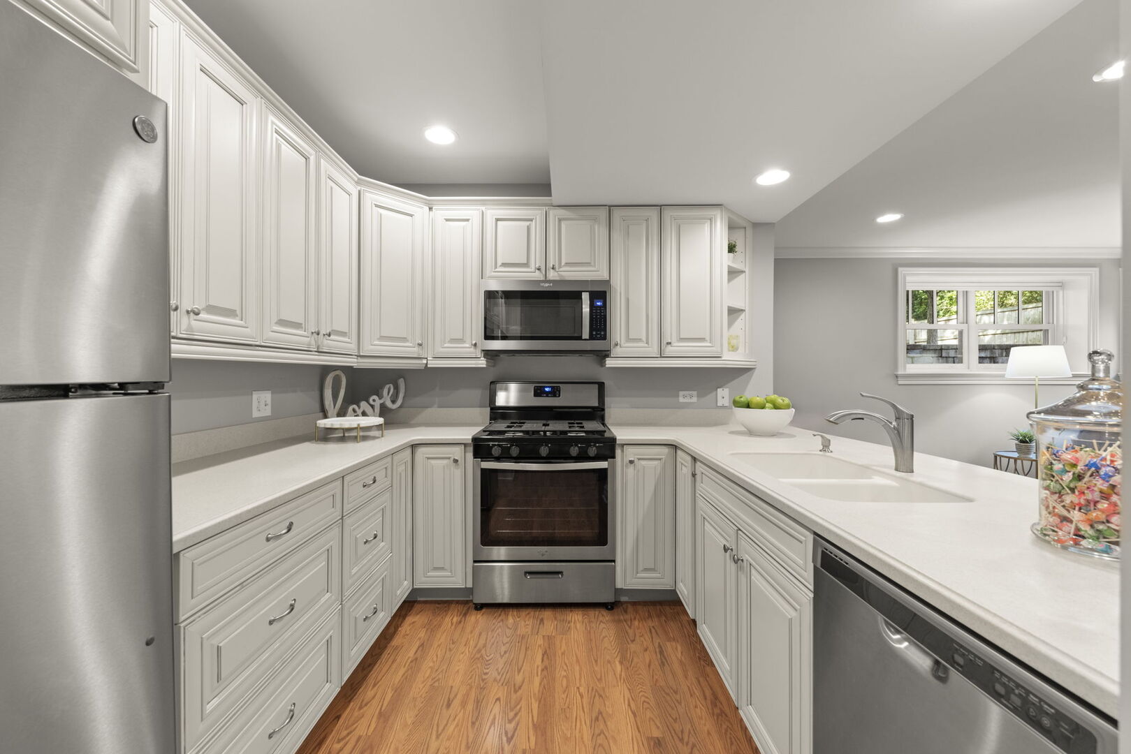 4947 Stonewall Avenue, Downers Grove, IL 60515