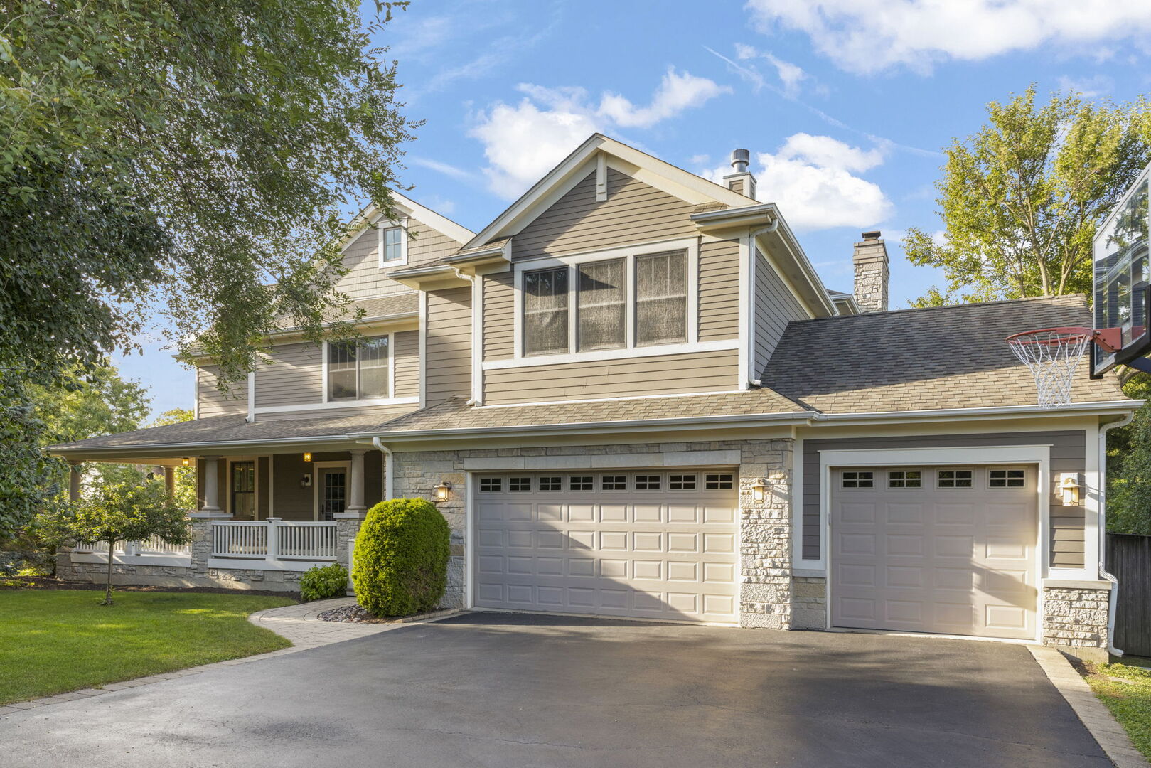 4947 Stonewall Avenue, Downers Grove, IL 60515