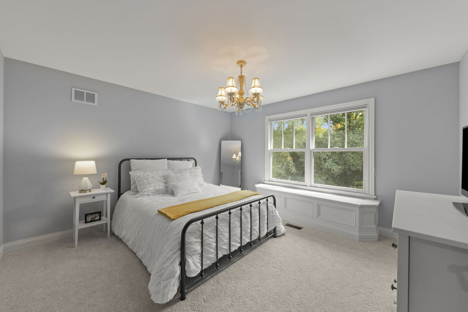 4947 Stonewall Avenue, Downers Grove, IL 60515