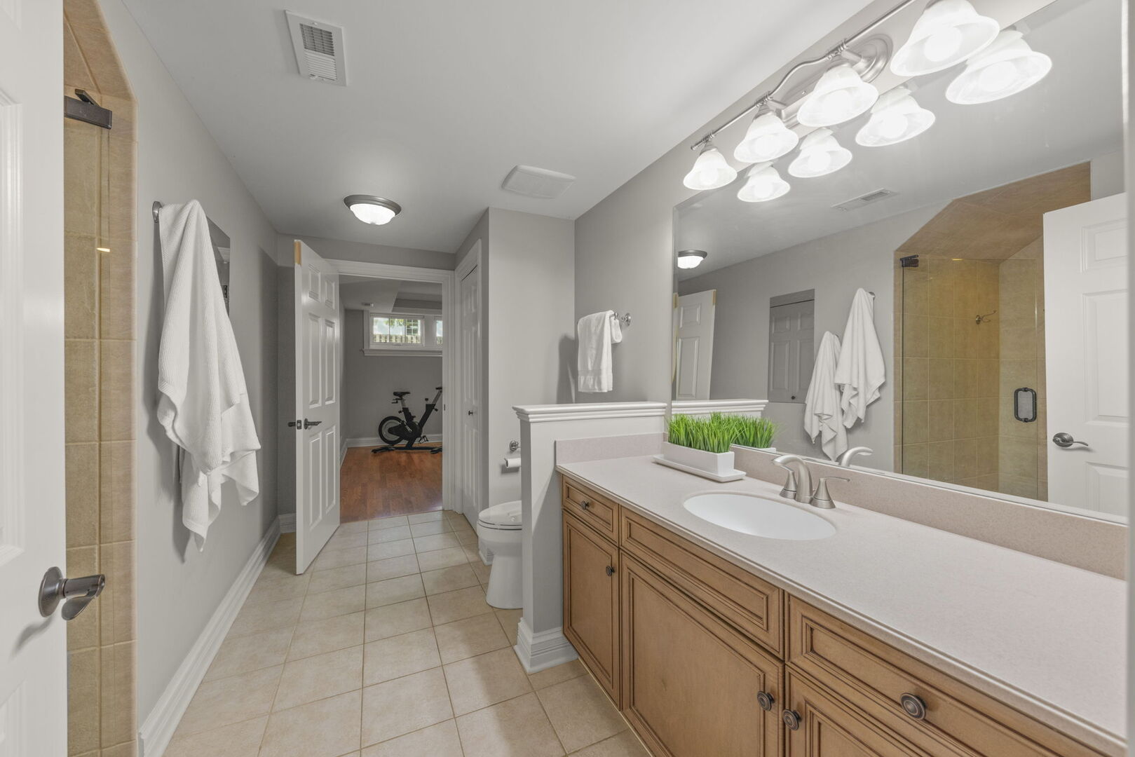 4947 Stonewall Avenue, Downers Grove, IL 60515