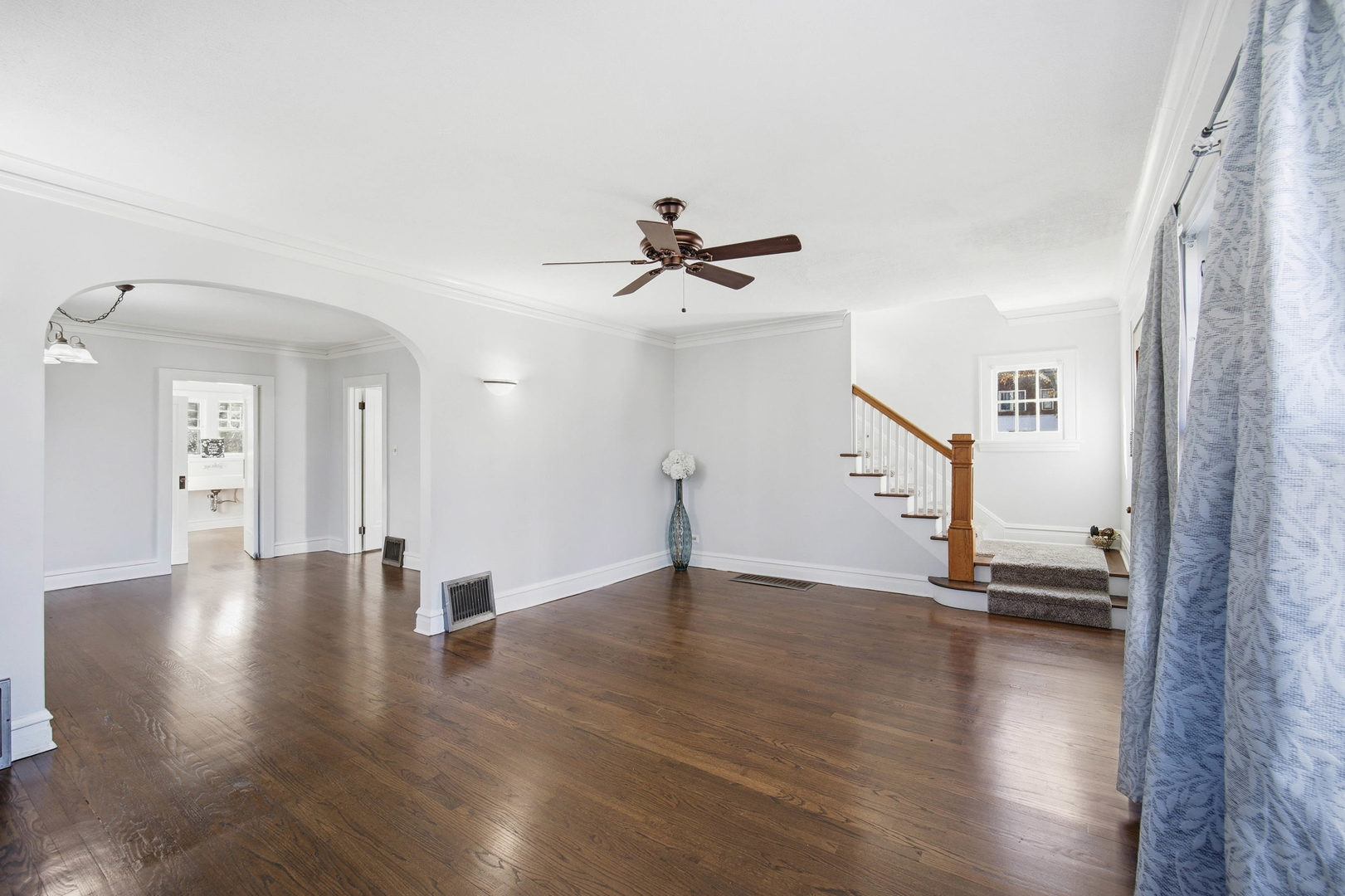 1489 E Algonquin Road, Des Plaines, IL 60016