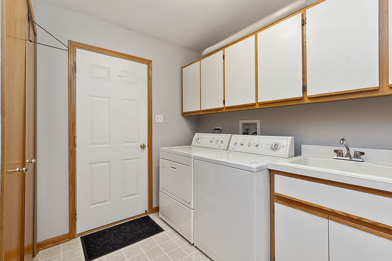 16300 Chickadee Circle, Orland Park, IL 60467