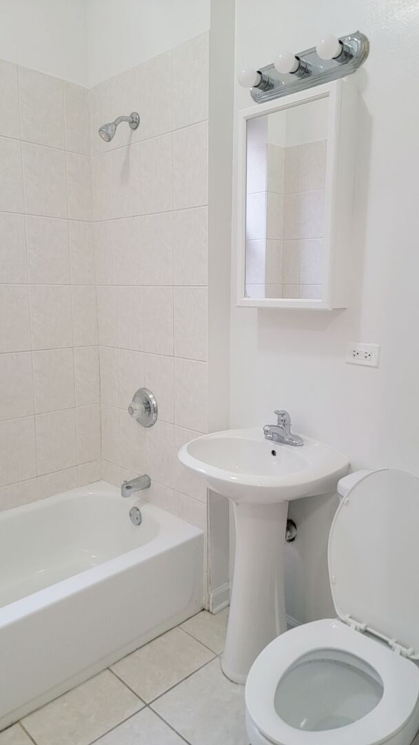 4053 S Calumet Avenue #3, Chicago, IL 60653