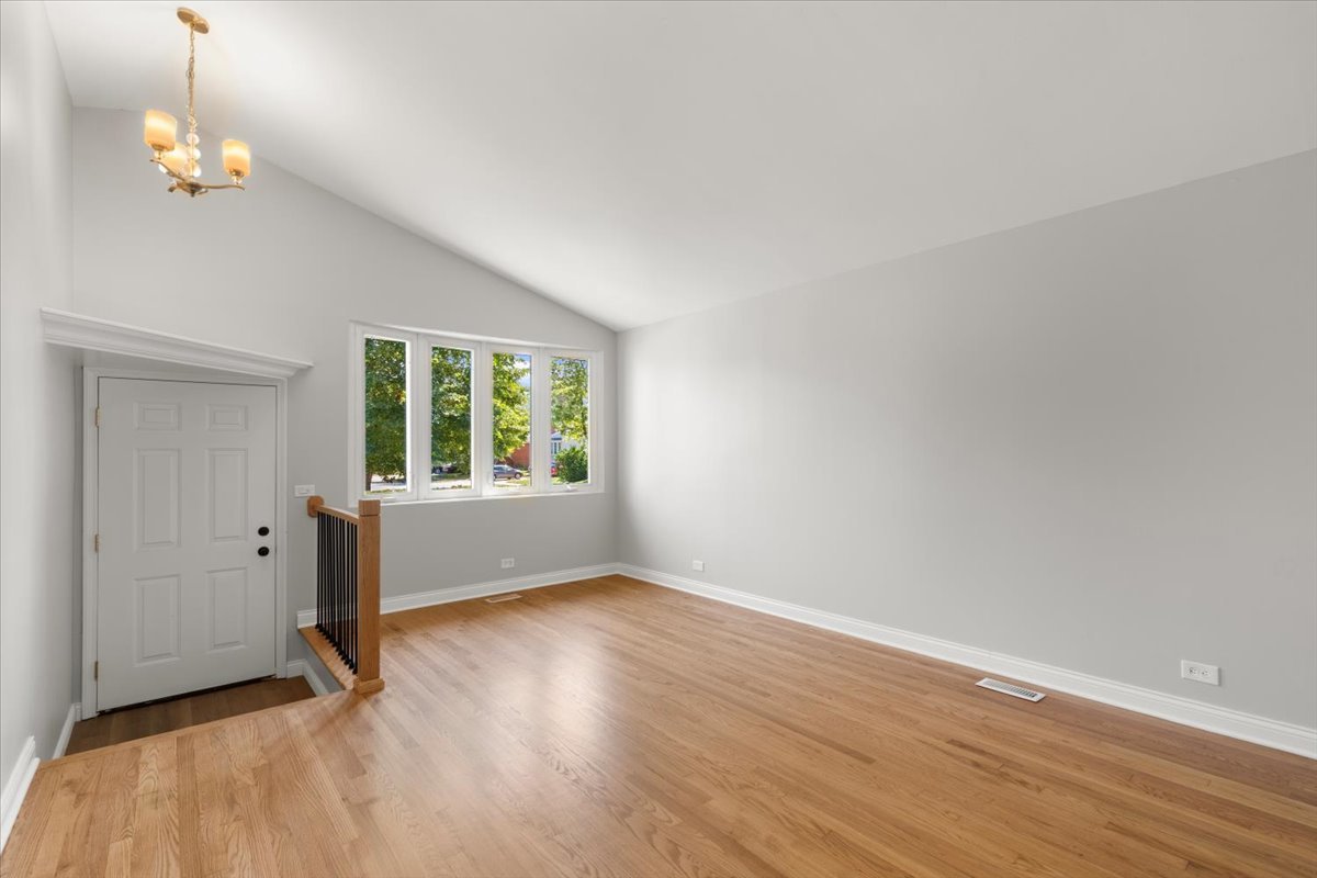 1702 N Drury Lane, Arlington Heights, IL 60004