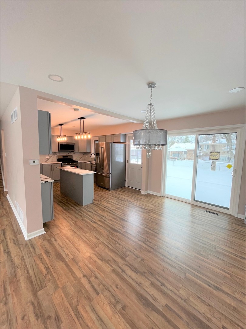 525 S Cherry Street, Itasca, IL 60143