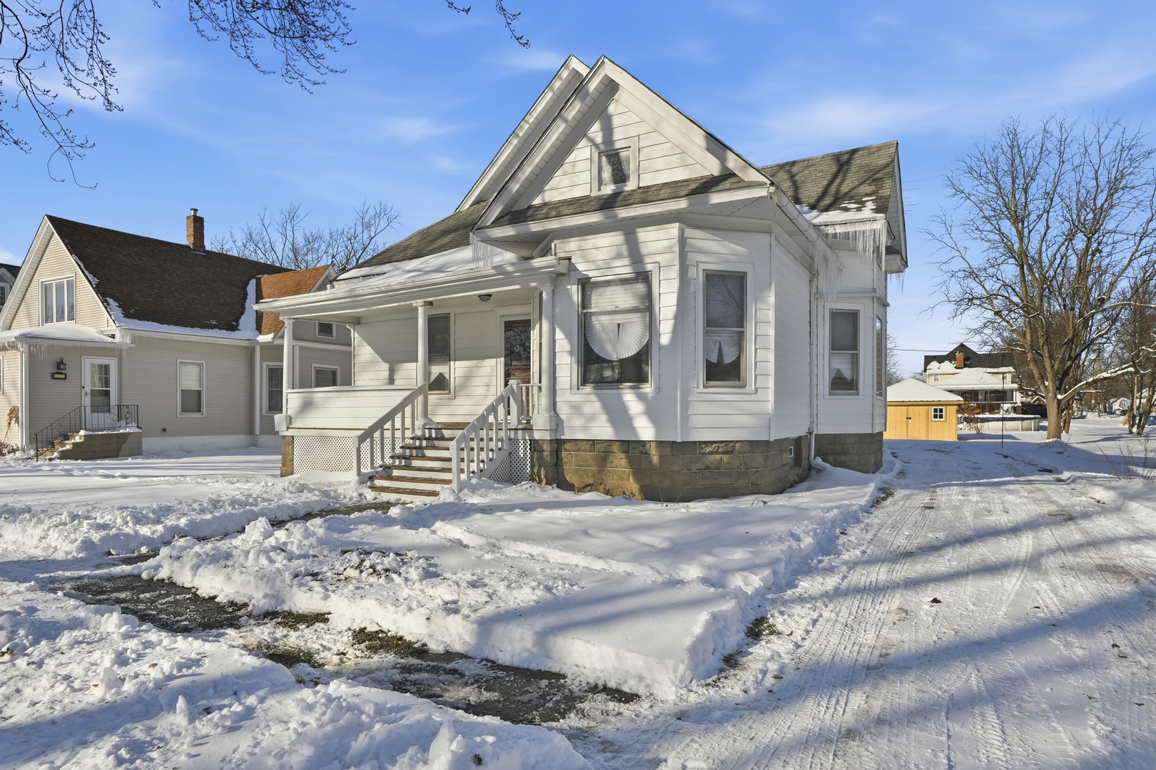 307 W Curtis Street, Grant Park, IL 60940