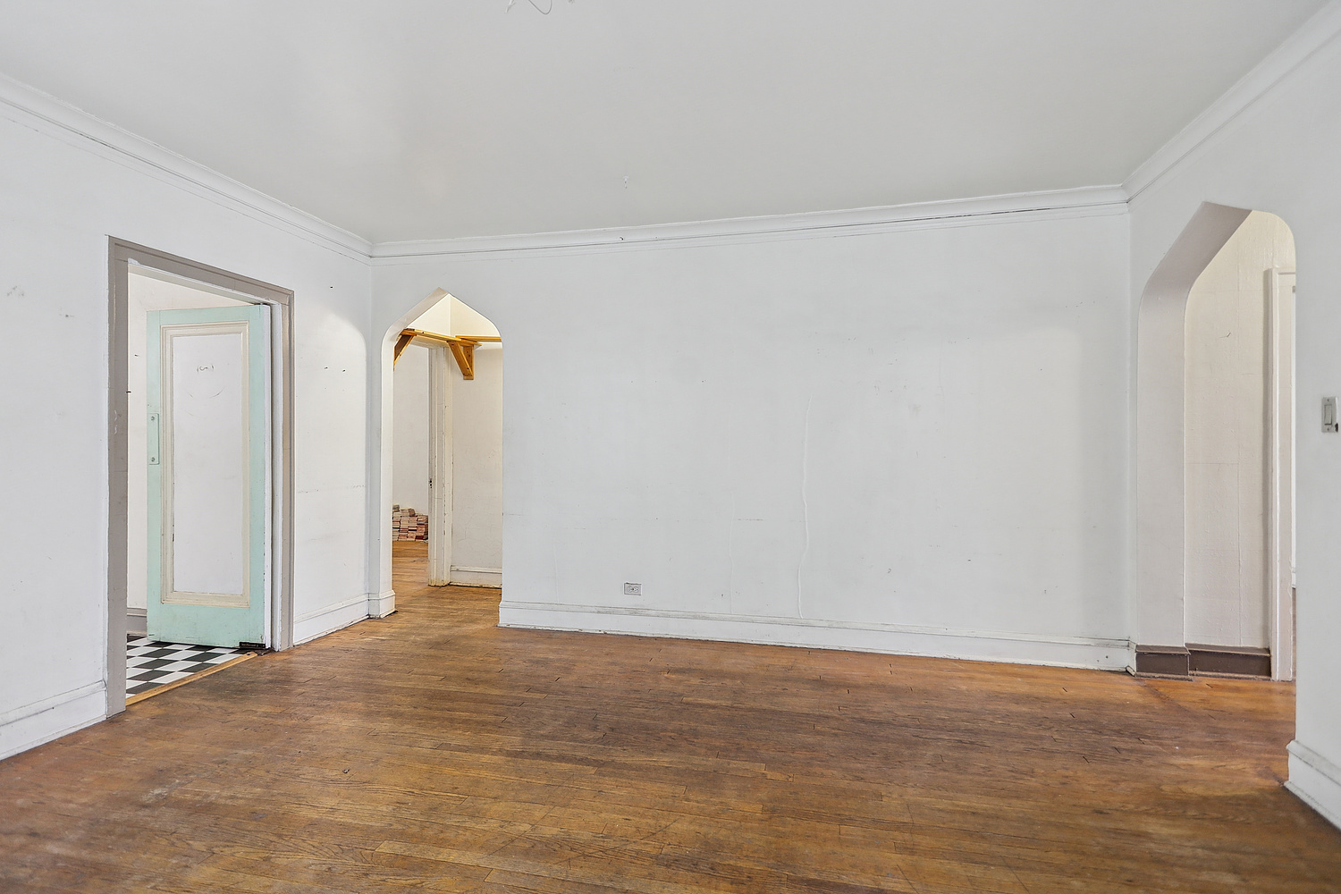 6434 N Mozart Street, Chicago, IL 60645