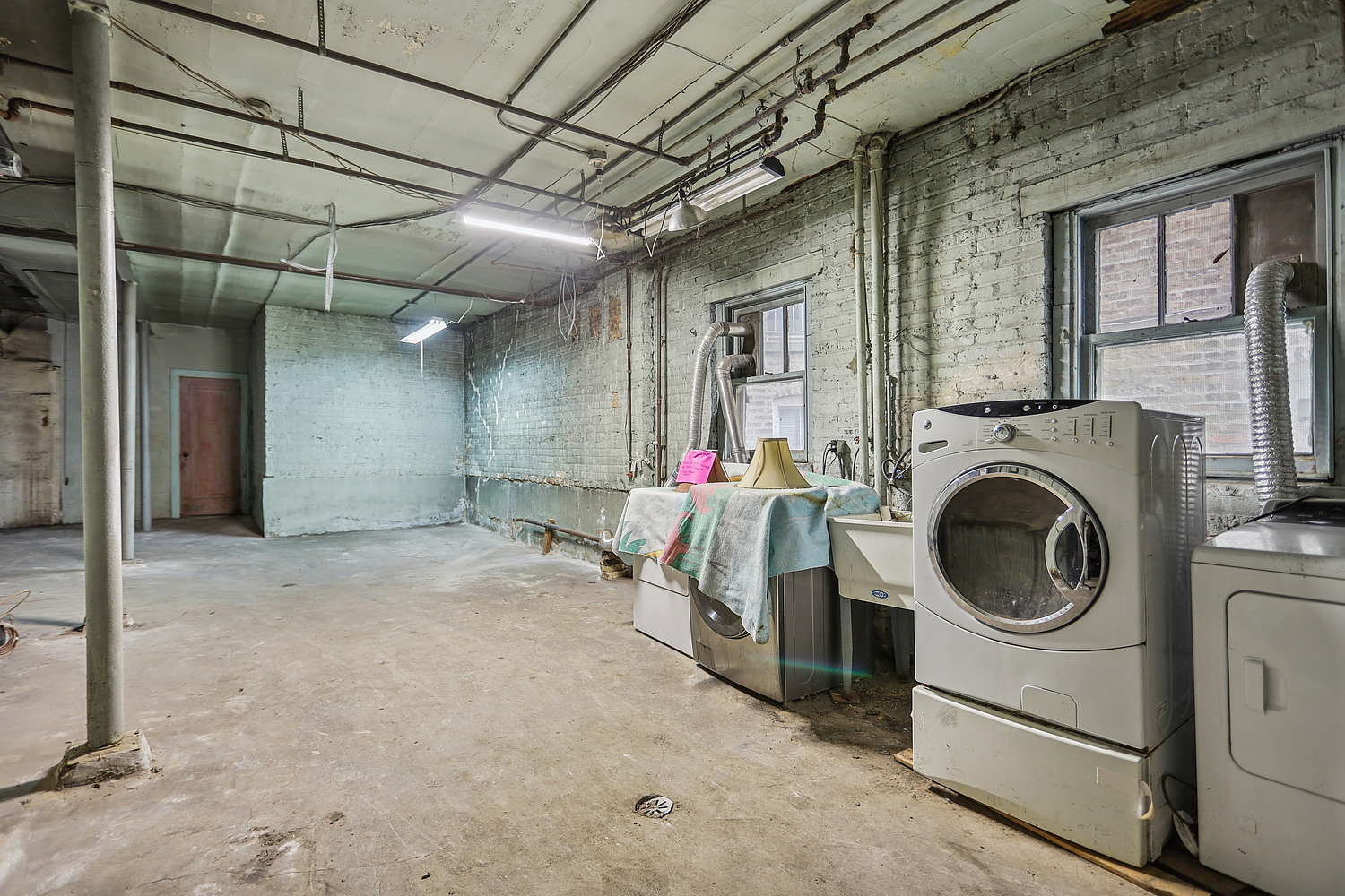 6434 N Mozart Street, Chicago, IL 60645