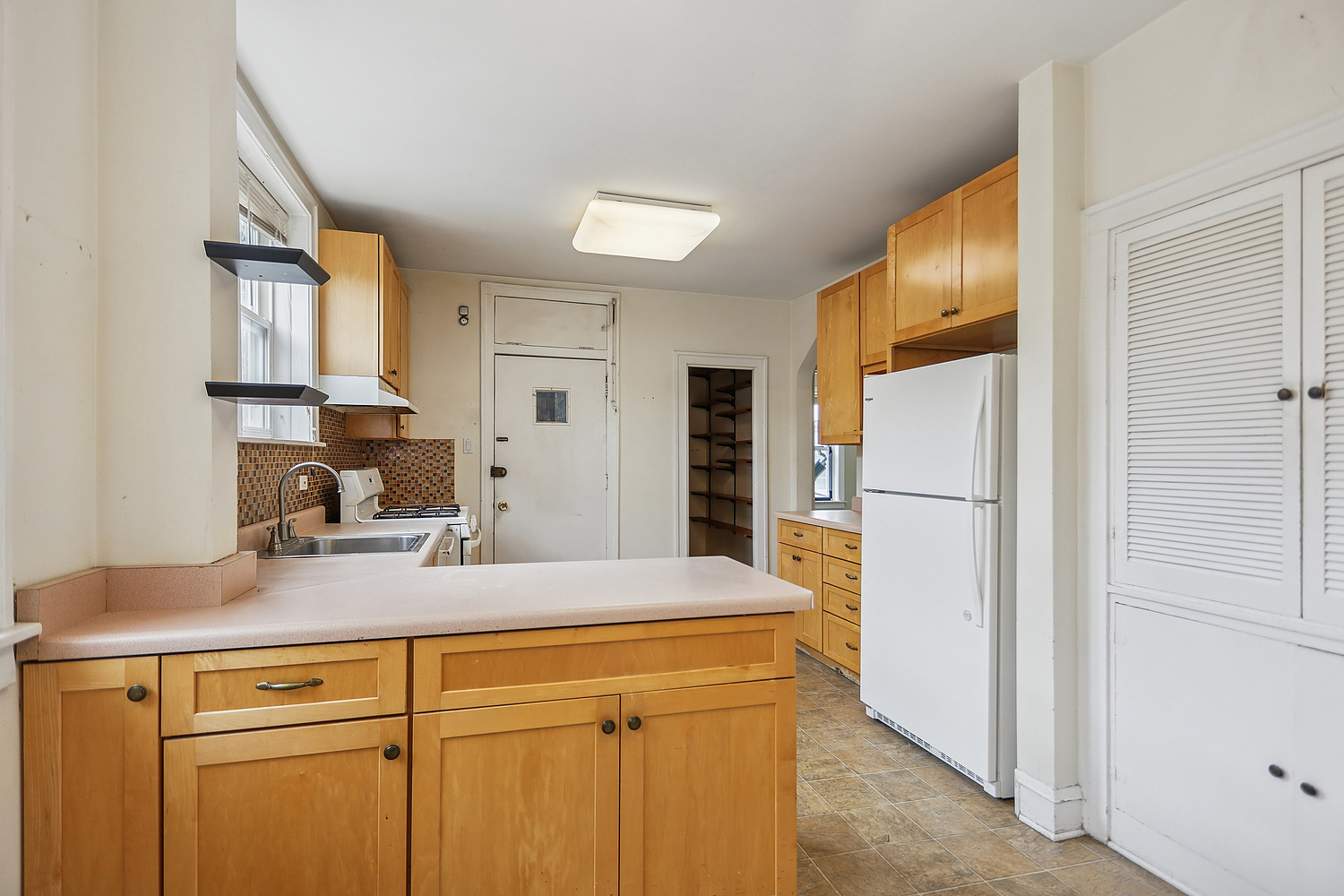 6434 N Mozart Street, Chicago, IL 60645