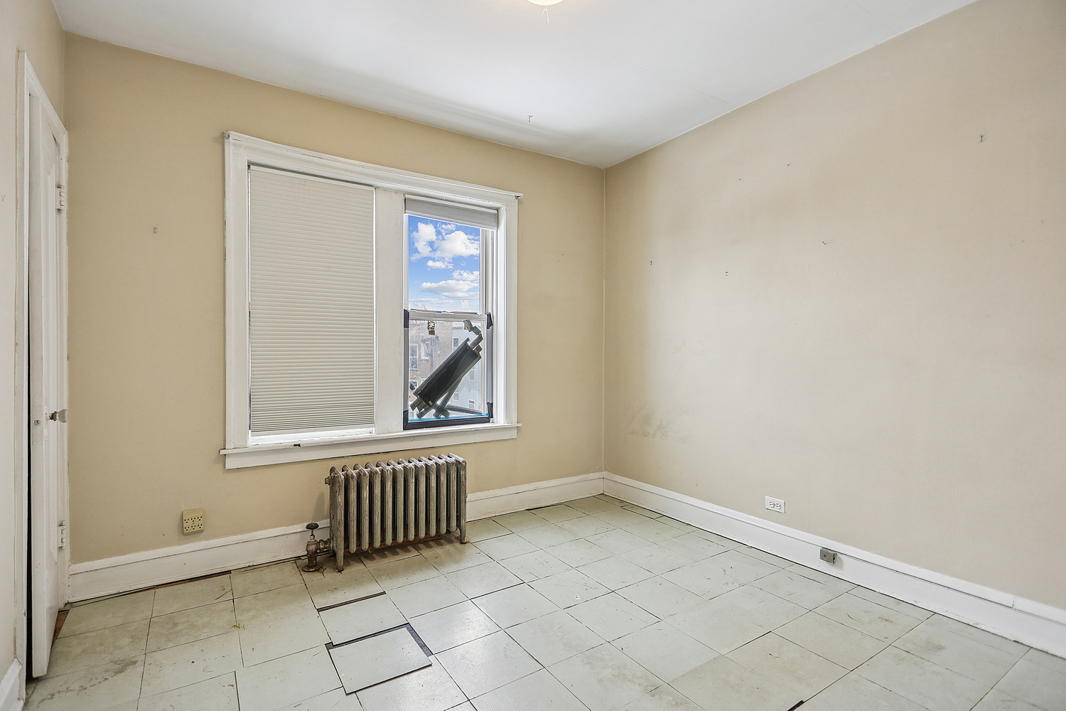 6434 N Mozart Street, Chicago, IL 60645