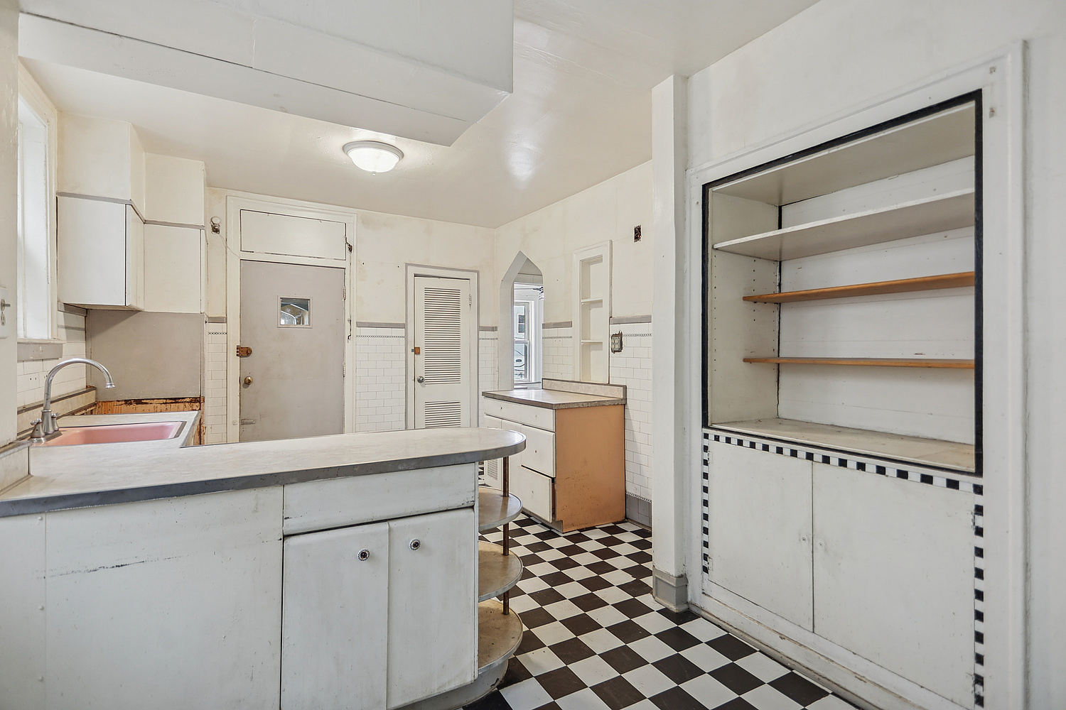 6434 N Mozart Street, Chicago, IL 60645