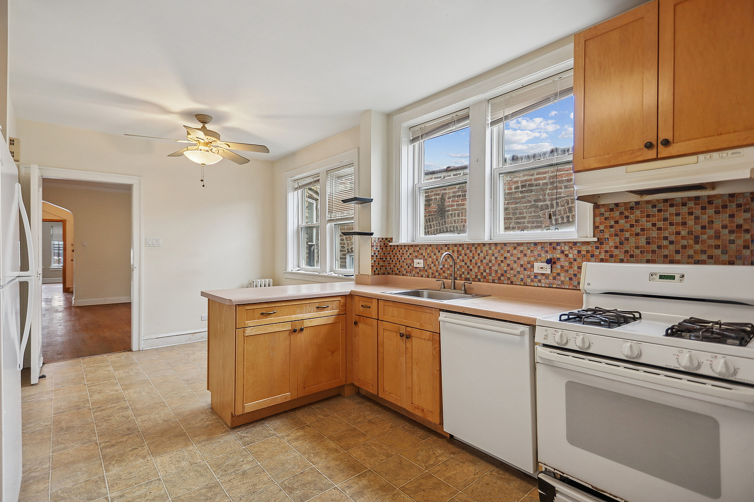 6434 N Mozart Street, Chicago, IL 60645