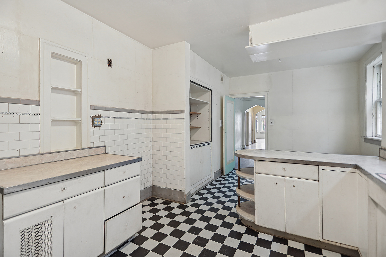 6434 N Mozart Street, Chicago, IL 60645