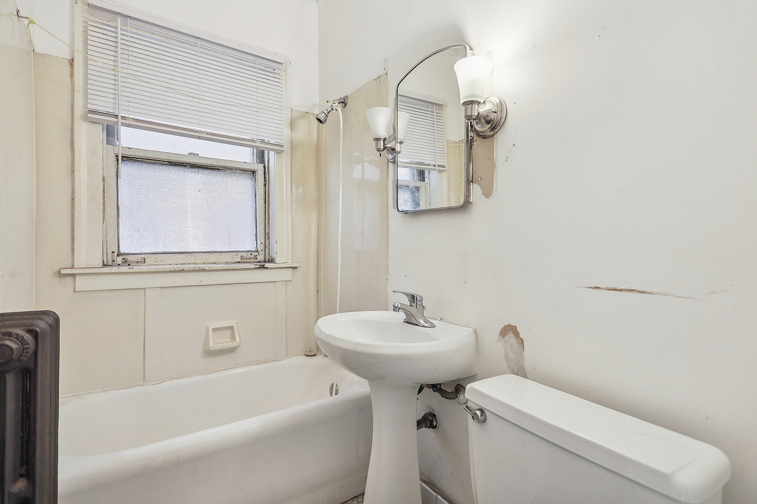 6434 N Mozart Street, Chicago, IL 60645