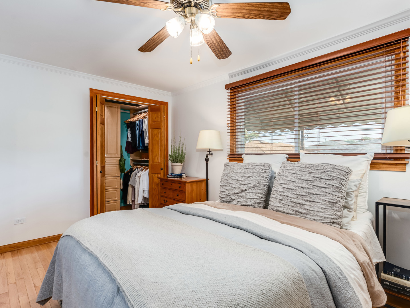 6235 S Rutherford Avenue, Chicago, IL 60638