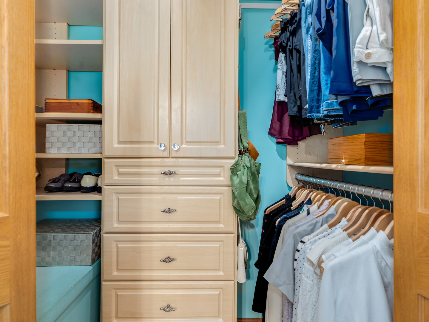 6235 S Rutherford Avenue, Chicago, IL 60638