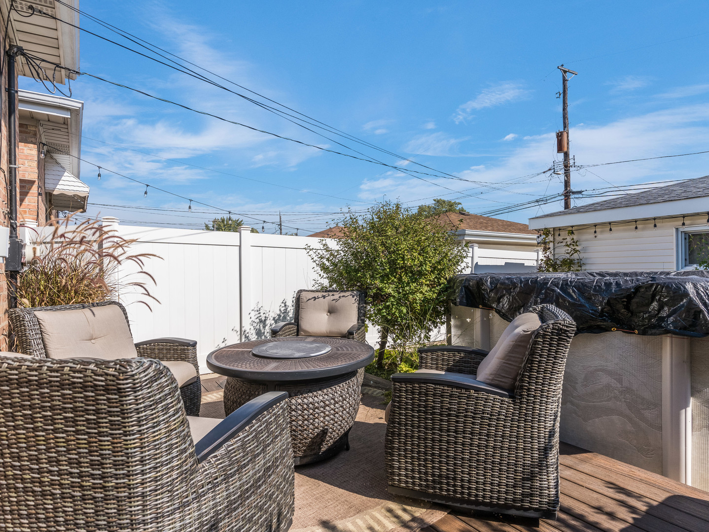 6235 S Rutherford Avenue, Chicago, IL 60638