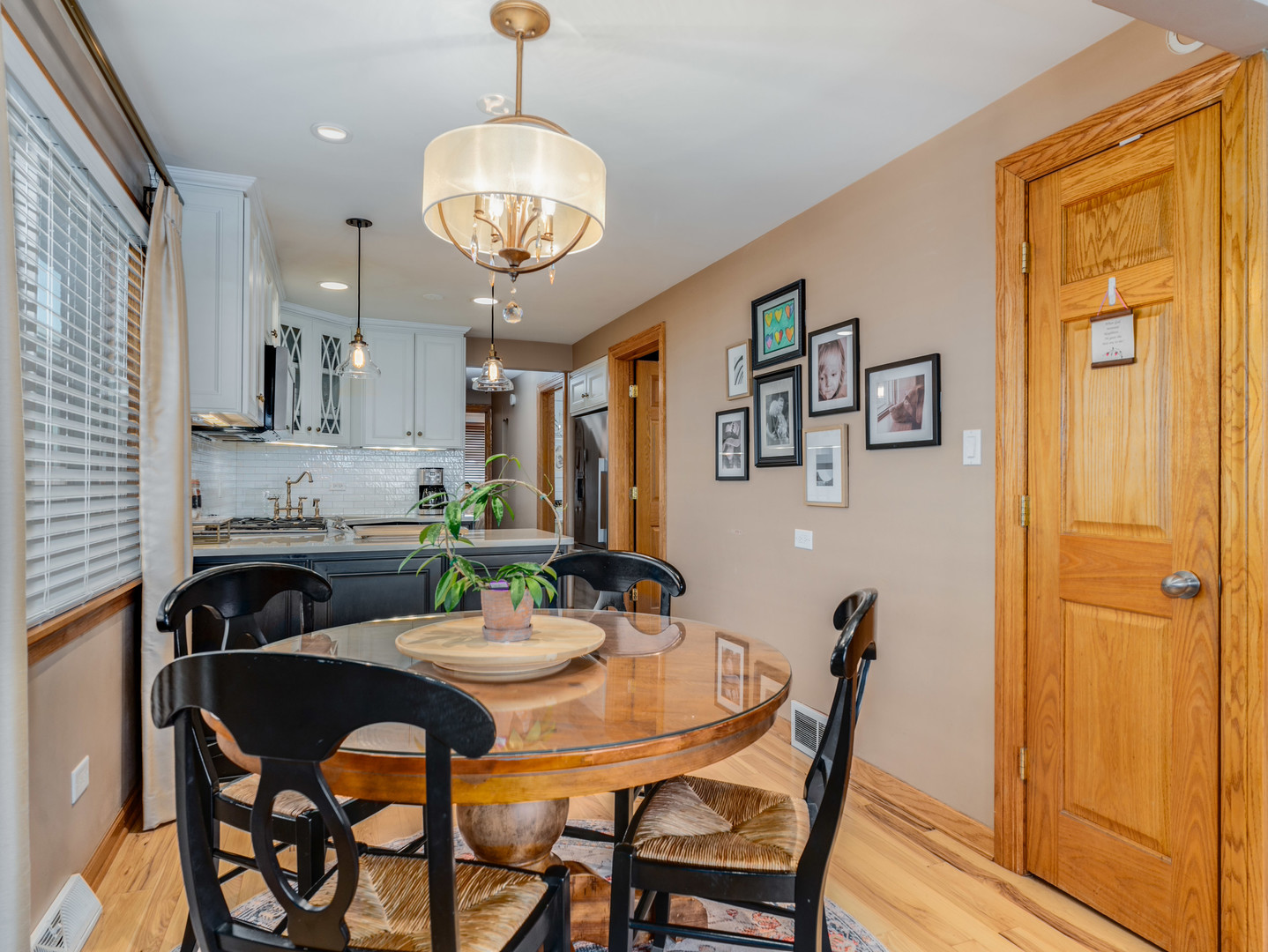 6235 S Rutherford Avenue, Chicago, IL 60638