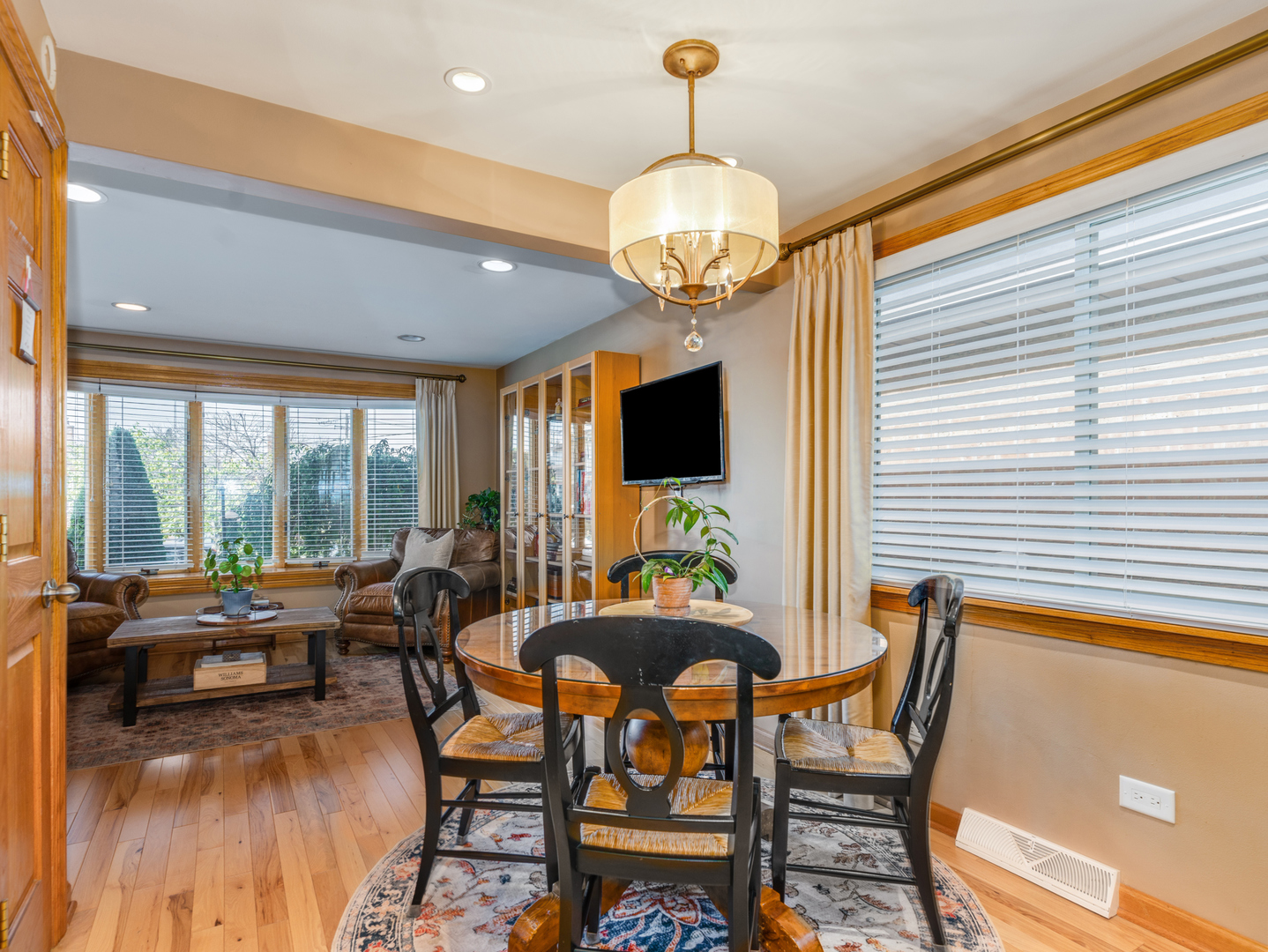 6235 S Rutherford Avenue, Chicago, IL 60638