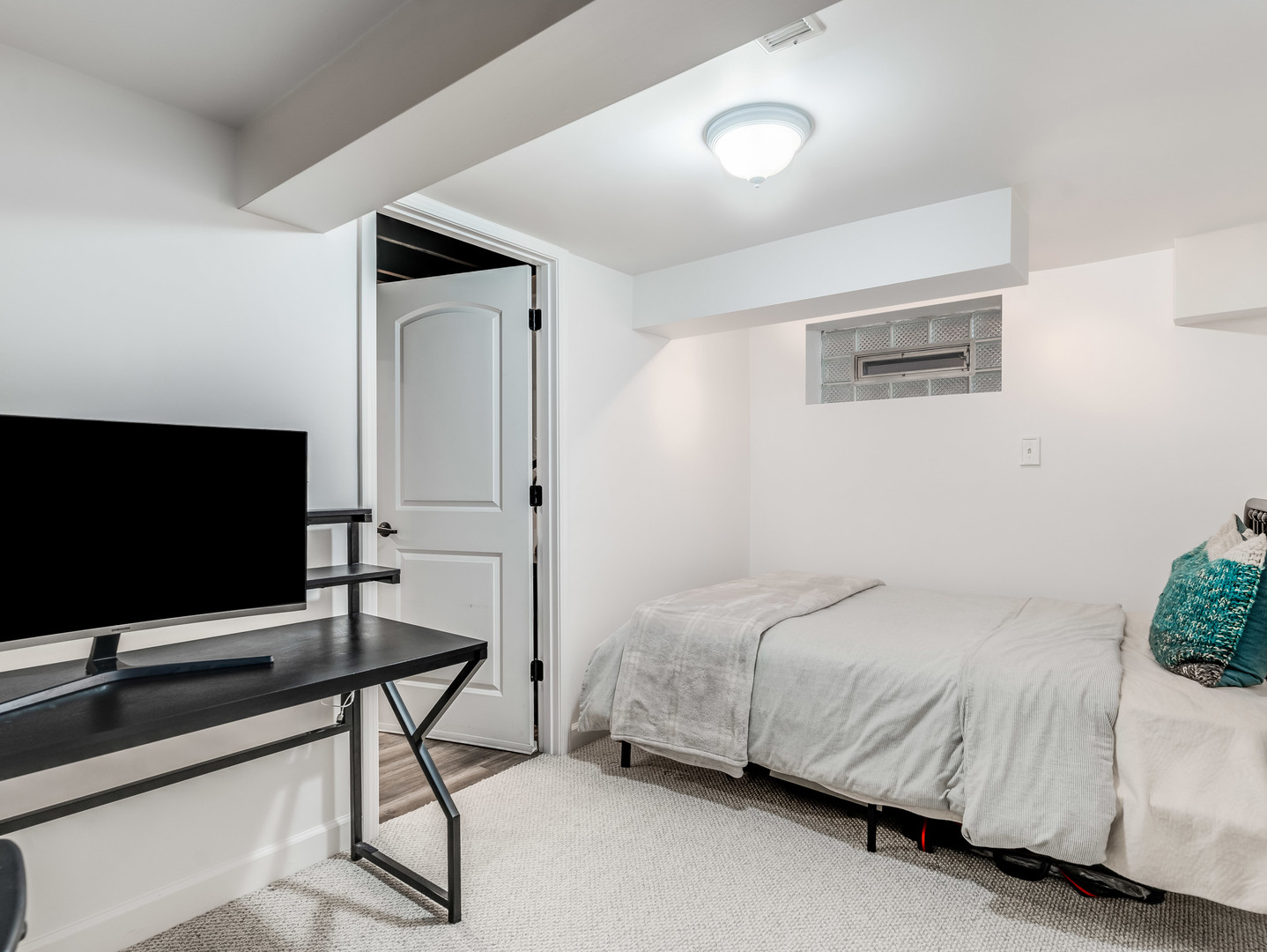 6235 S Rutherford Avenue, Chicago, IL 60638