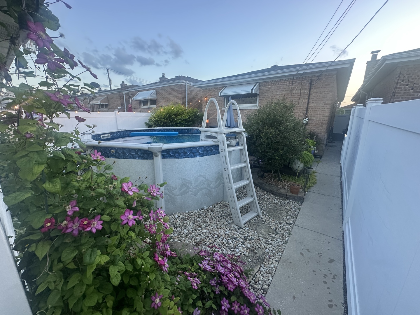 6235 S Rutherford Avenue, Chicago, IL 60638