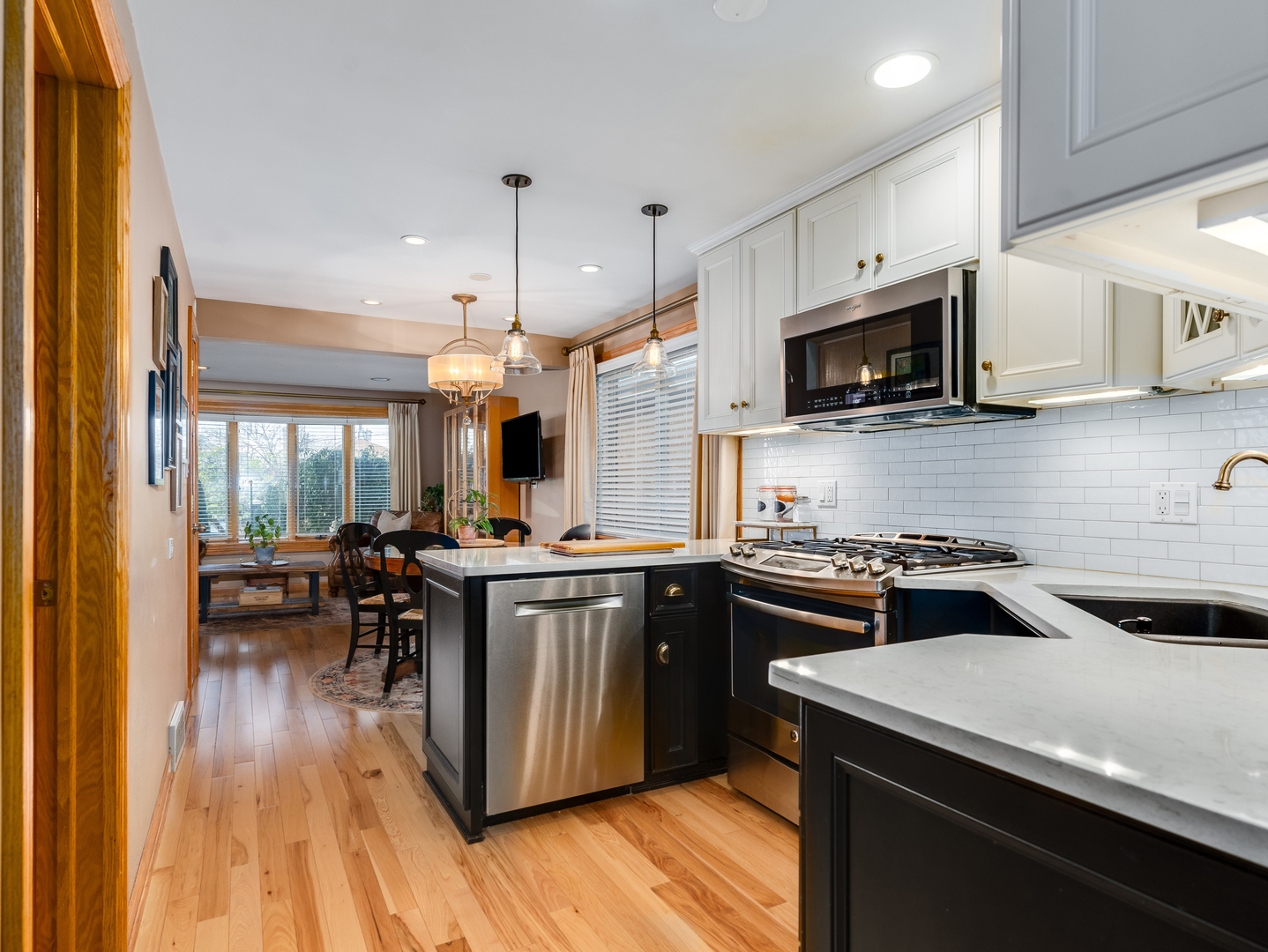 6235 S Rutherford Avenue, Chicago, IL 60638