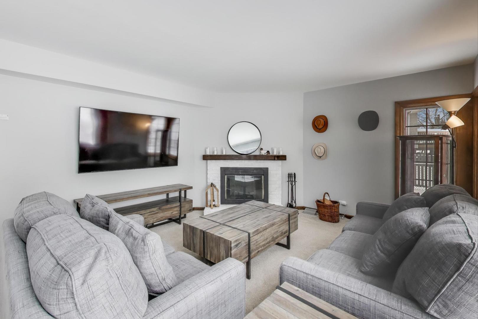 600 Ivy Court, Lake Zurich, IL 60047