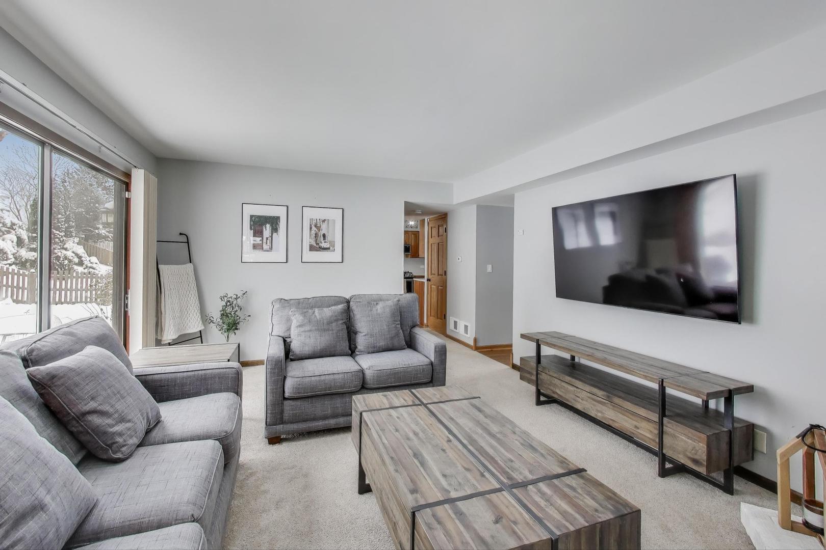 600 Ivy Court, Lake Zurich, IL 60047