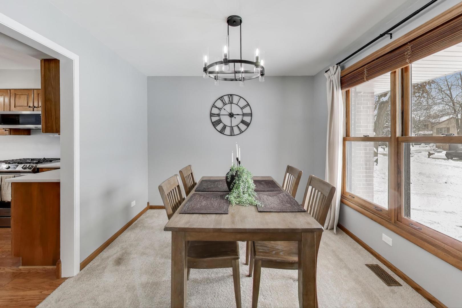 600 Ivy Court, Lake Zurich, IL 60047