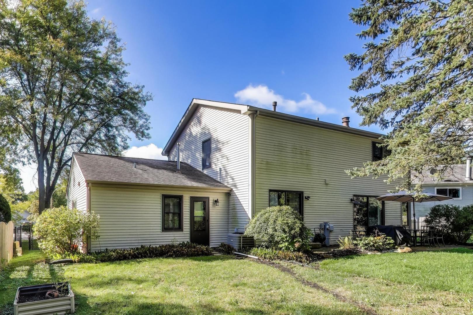 600 Ivy Court, Lake Zurich, IL 60047