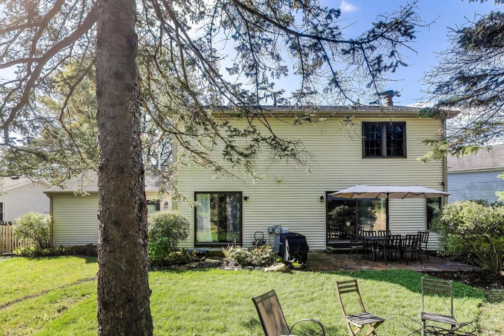 600 Ivy Court, Lake Zurich, IL 60047