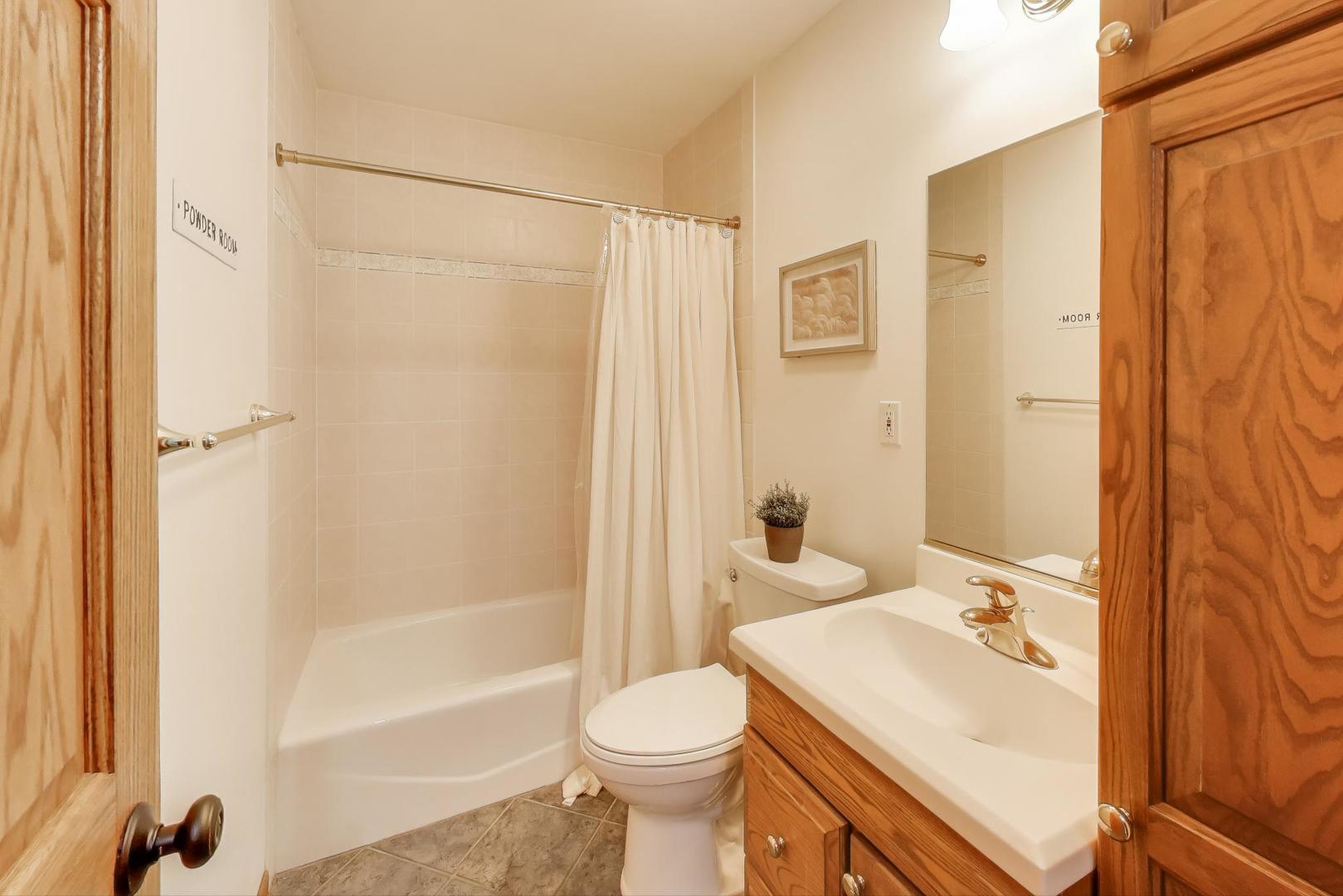 600 Ivy Court, Lake Zurich, IL 60047