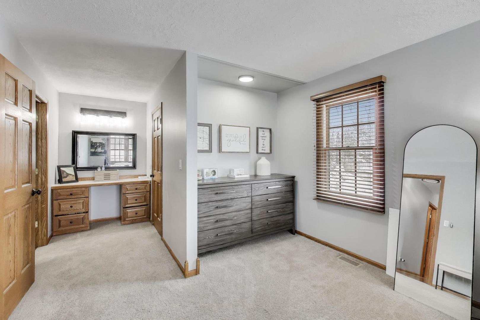 600 Ivy Court, Lake Zurich, IL 60047