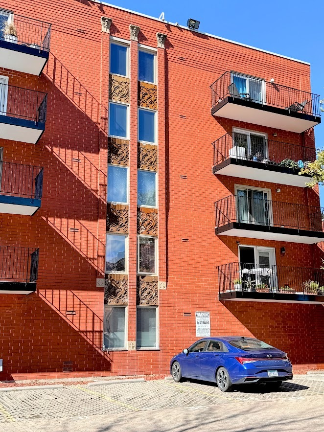 1041 Susan Collins Lane #402, Oak Park, IL 60302